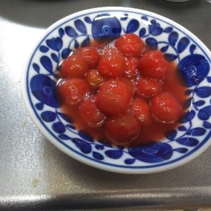 赤いトマトで作ってみました。あまーいマリネ、デザート感覚でモリモリいただきました！